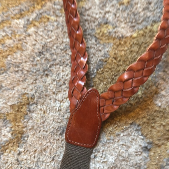 4 sets of men’s suspenders. Two have never been worn.
3 fabric, 1 leather - Picture 6 of 6